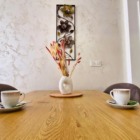 Apartament Chic, Sunny And Cozy One Bedroom Bliss Warna