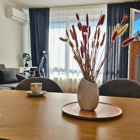 Modern With Free Parking And Balcony Апартамент *