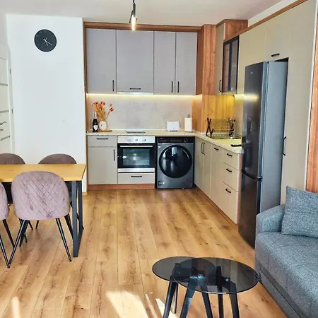 Modern With Free Parking And Balcony *