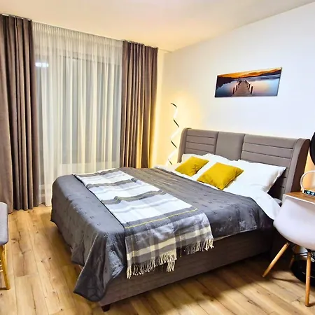 Modern With Free Parking And Balcony Апартамент