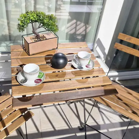 Апартамент Modern With Free Parking And Balcony Варна