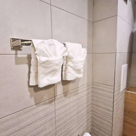 Апартамент Modern With Free Parking And Balcony Варна