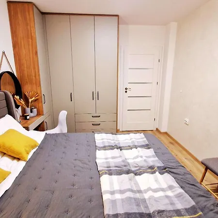 Modern With Free Parking And Balcony Апартамент *