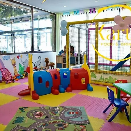 Апартамент Modern With Free Parking And Balcony *